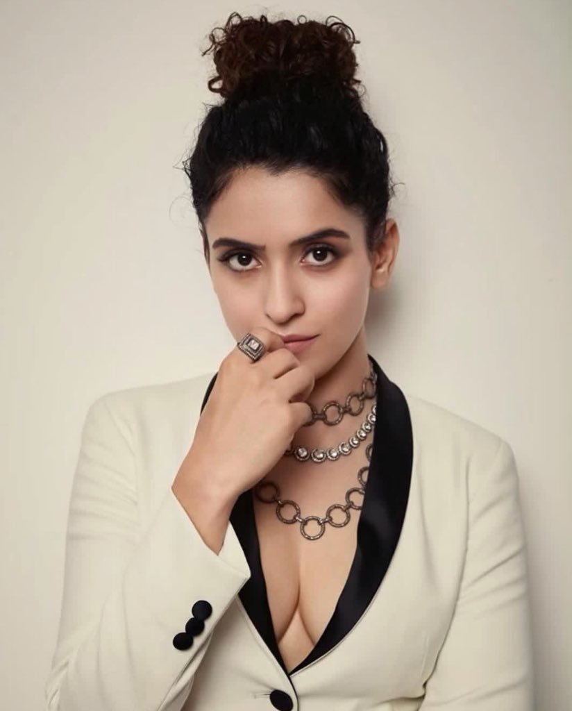 Sanya Malhotra hot and sexy photo
